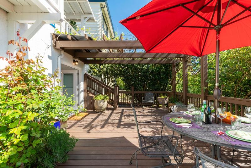 Laurelhurst - Cozy 1 Bedroom Apt Near Children’s Hospital and UW Images