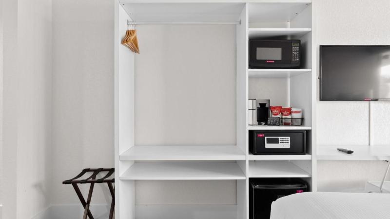 Baymont by Wyndham Jacksonville Airport - image 2