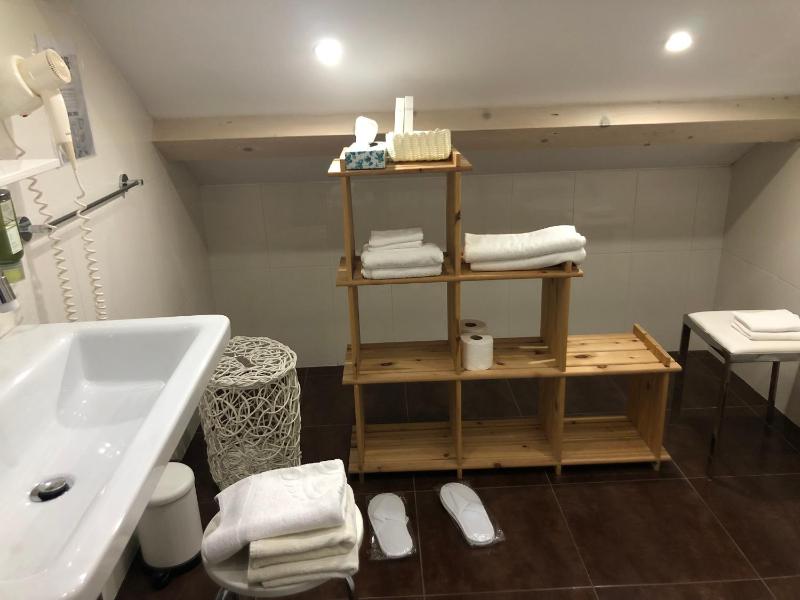 Double Room image 4