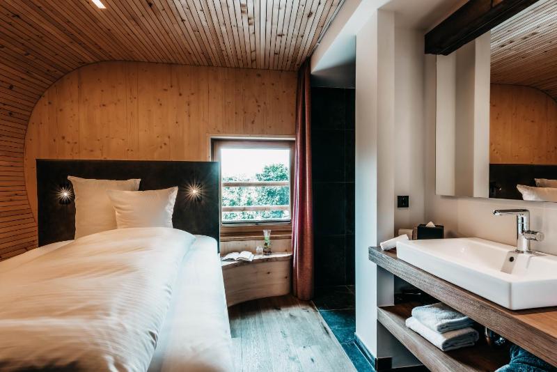 Chalet Suite image 2