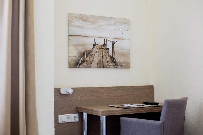 Single Room image 4