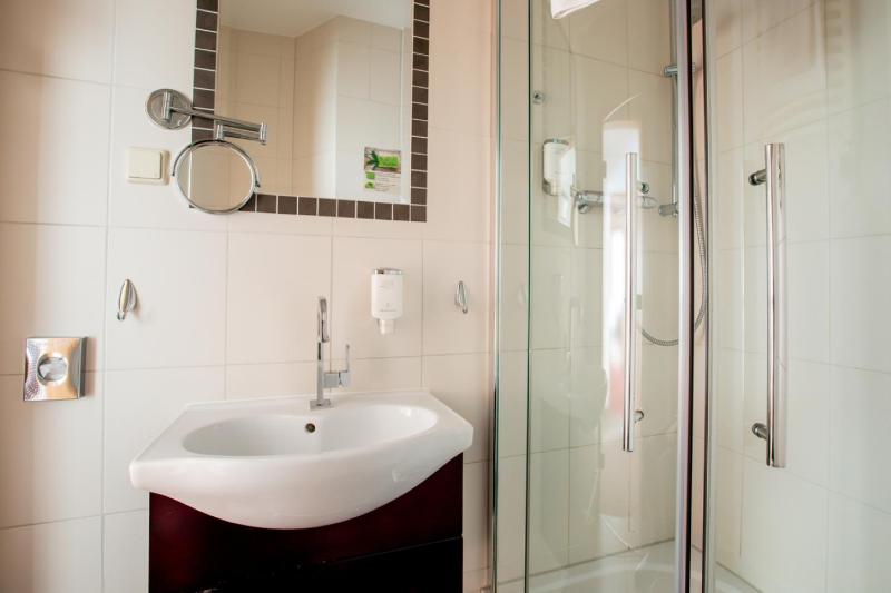 Double Room image 3