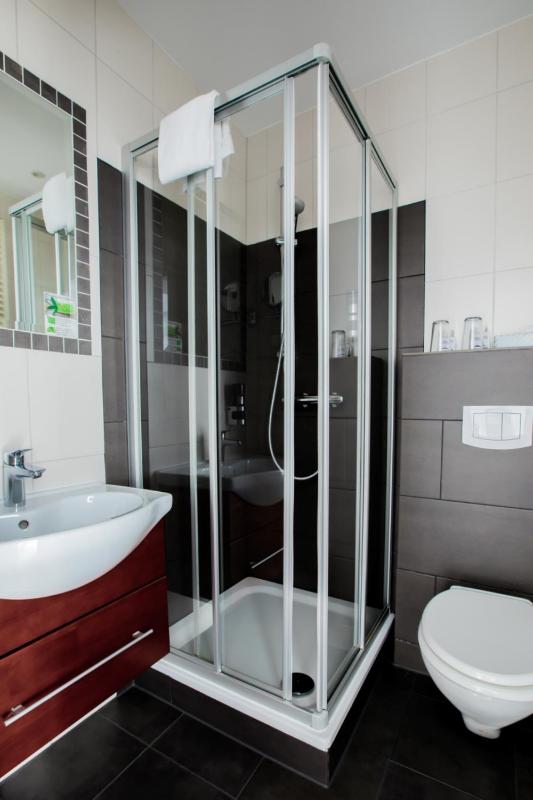 Single Room image 3