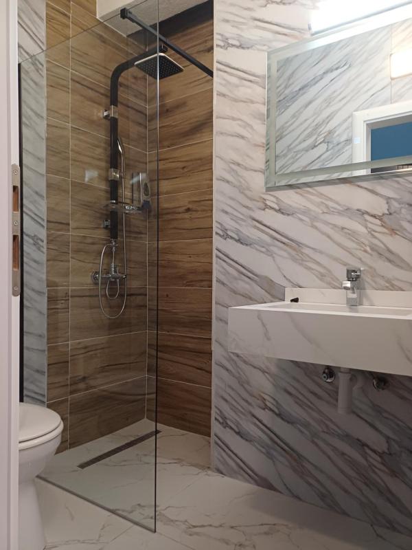 Standard Twin Room image 3