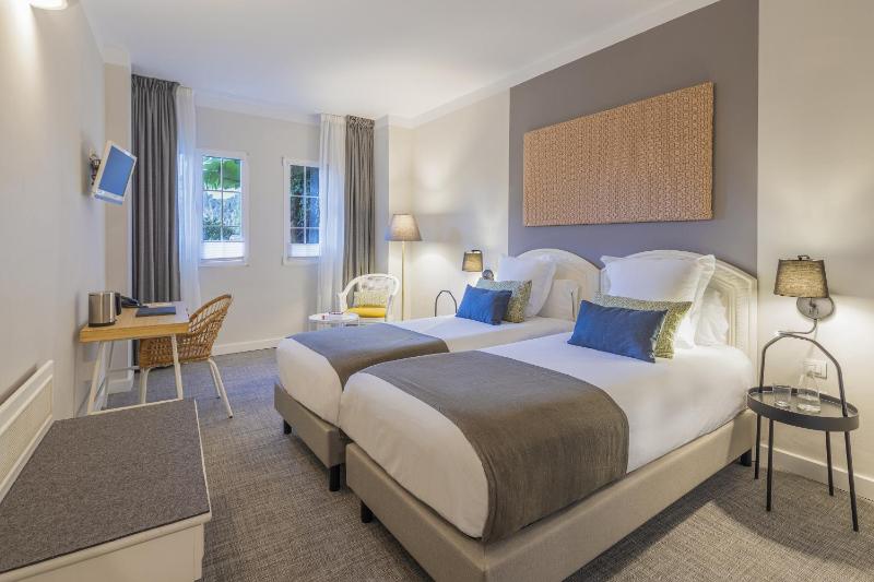 Double or Twin Room image 3