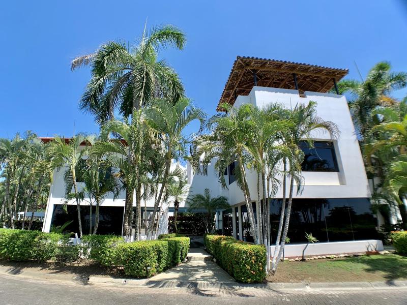 Classy Beachfront Home with Private Pool - Hermosa Palms 110 - image 2
