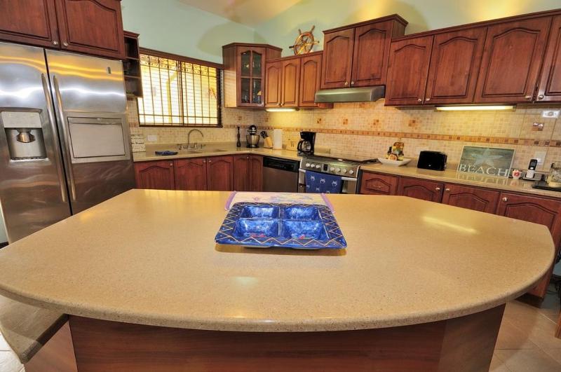 Casa Suenos- Iconic 4BR Home with Private Pool - image 8