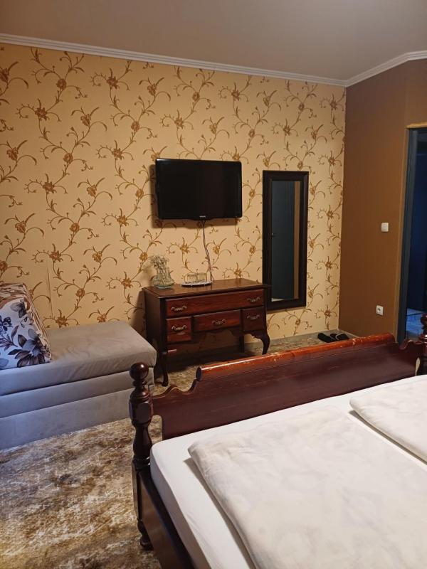 Double Room image 4