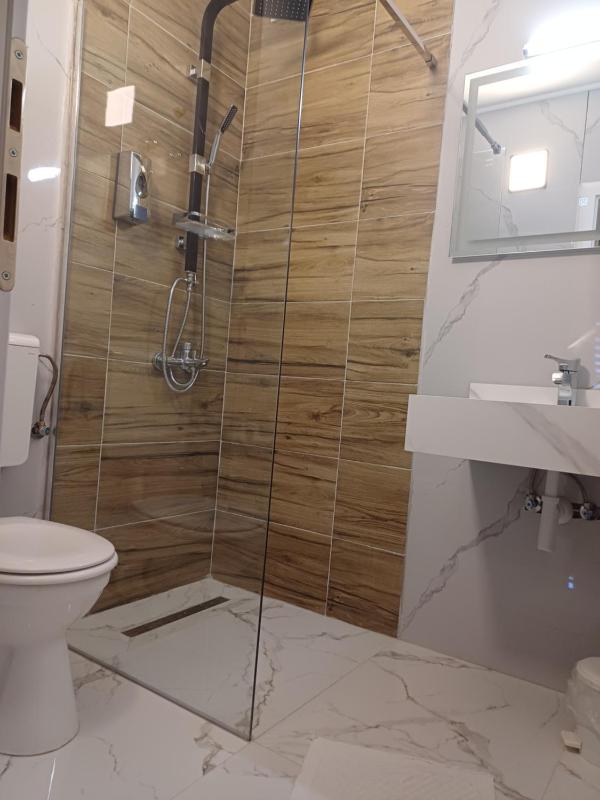 Double Room image 3
