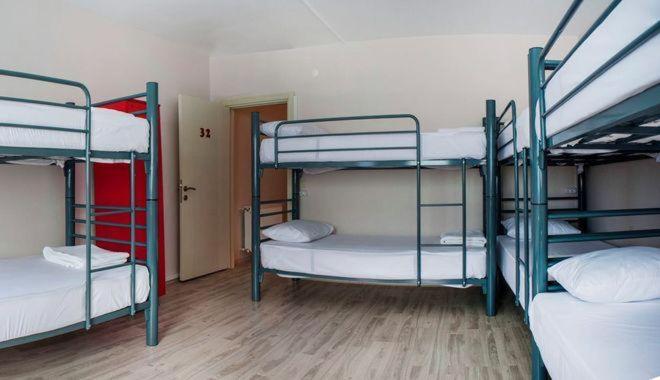 Bed in 8-Bed Mixed Dormitory Room image 2