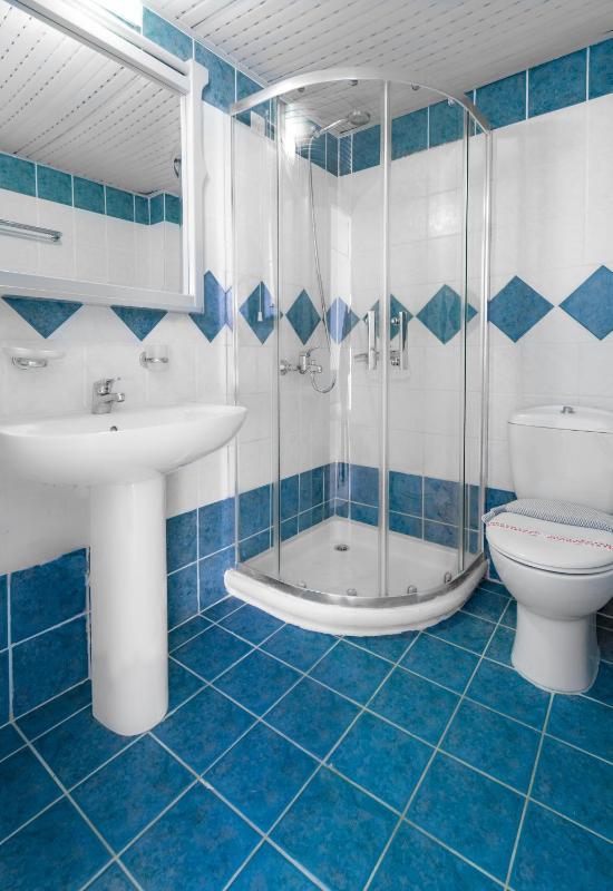 Apartment (2 Adults + 2 Children under 12) image 4