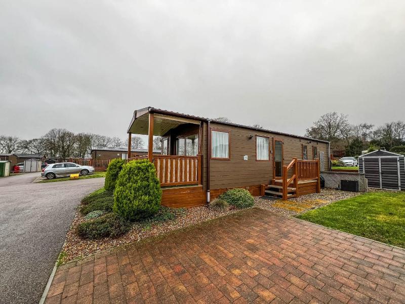 Superb Lodge In Rural Norfolk Near Norwich, With Lake Views Fishing Ref 16018H Images
