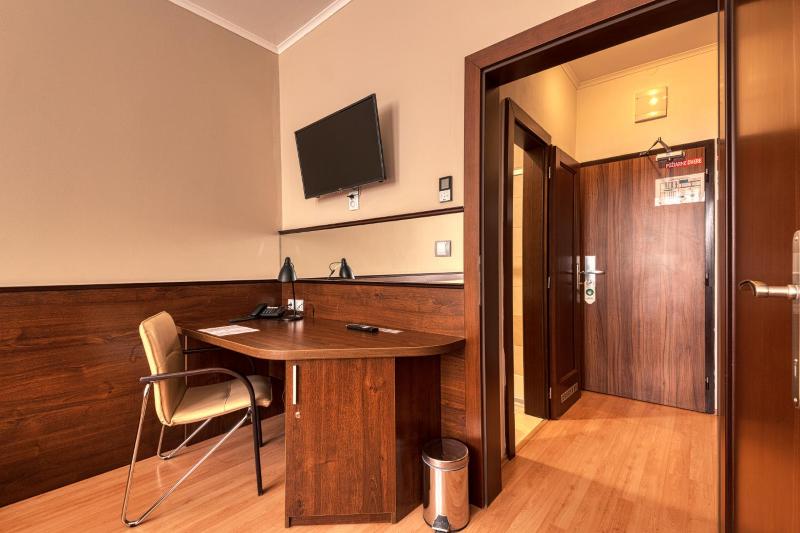 Economy Double or Twin Room image 3