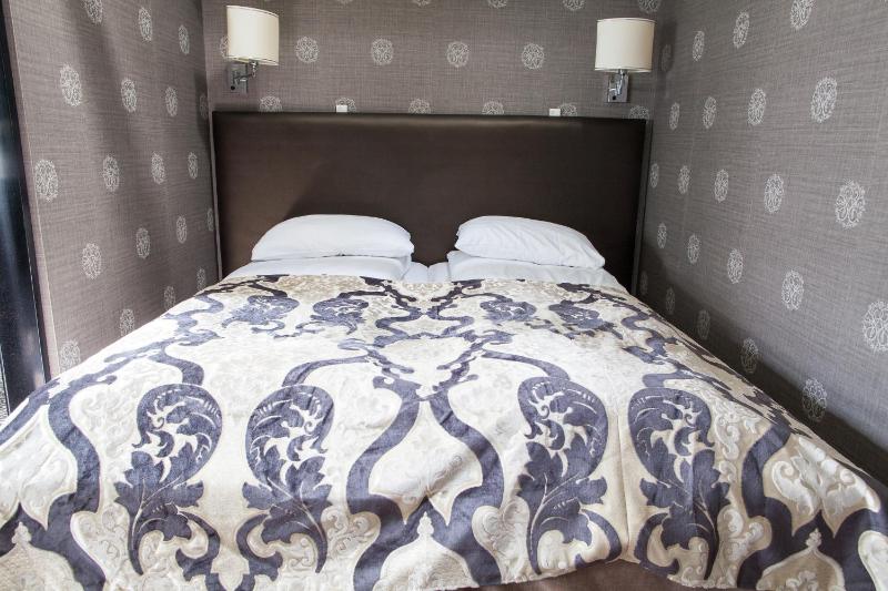 Petit standard room image 4