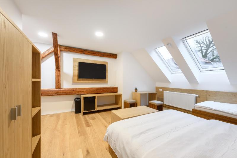 Standard Triple Room image 3