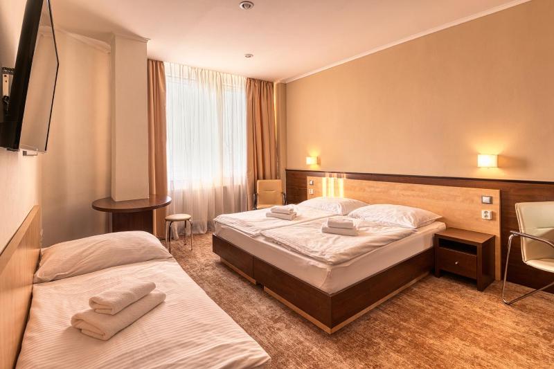 Superior Triple Room image 1
