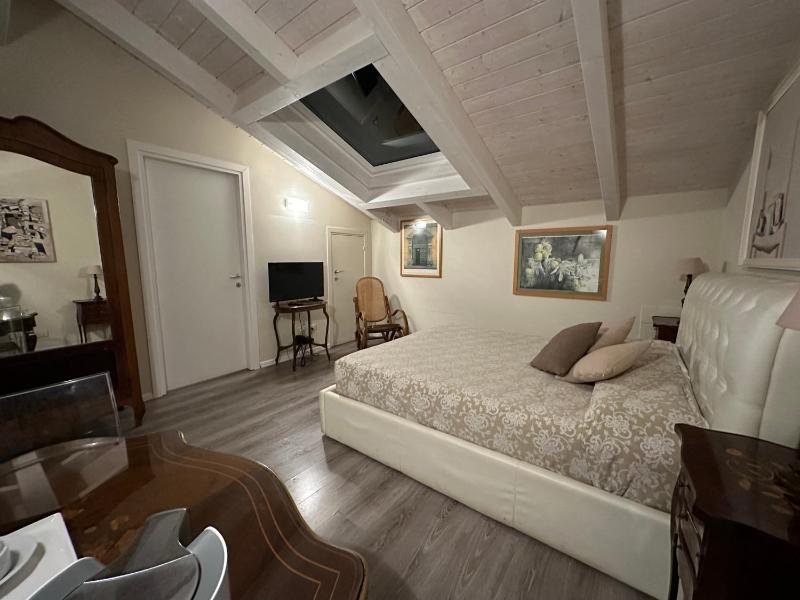 Deluxe Double Room image 4
