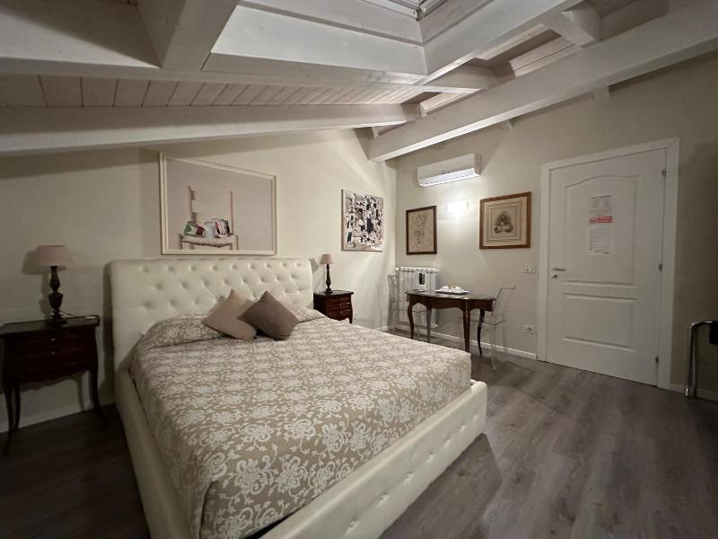 Deluxe Double Room image 1