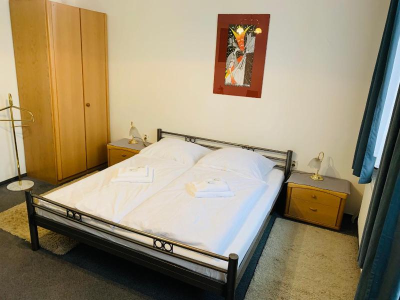 Double Room with Balcony image 4