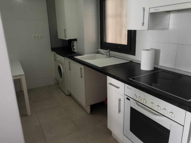 A H Rentals Garbi Apartamento con parking - image 3