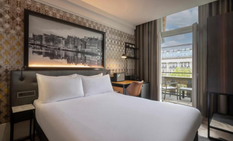 Deluxe Double with Balcony image 1