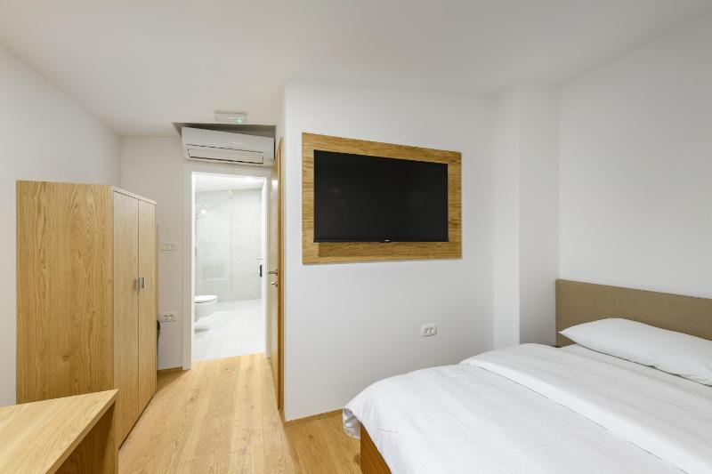 Standard Double Room image 4
