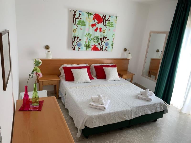 One-Bedroom Apartment and Sea View image 3