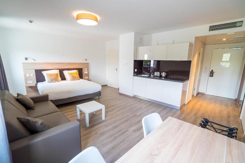 Executive Suite image 2