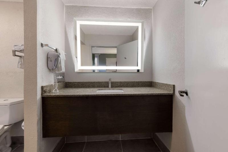 Quality Inn Orange Park Jacksonville - image 19