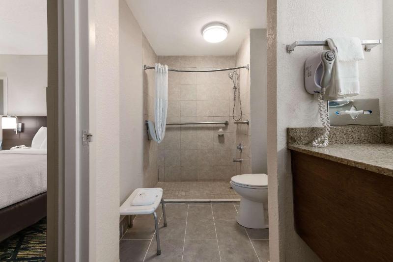 Quality Inn Orange Park Jacksonville - image 23