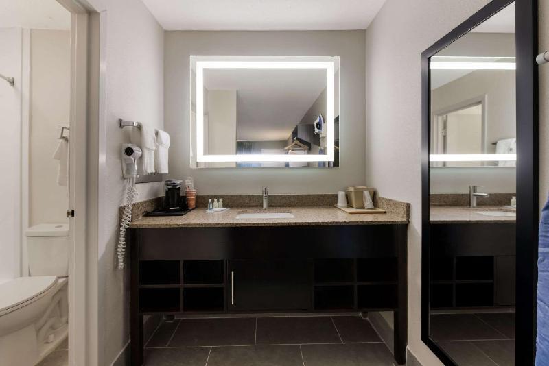 Quality Inn Orange Park Jacksonville - image 12