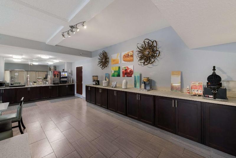 Quality Inn Orange Park Jacksonville - image 24
