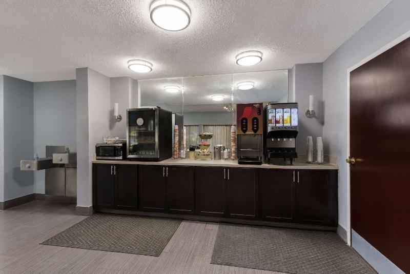 Quality Inn Orange Park Jacksonville - image 7