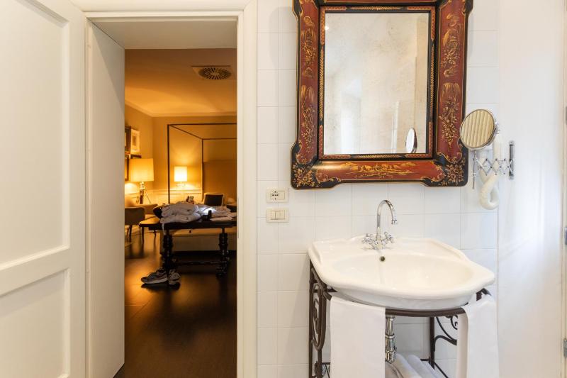 Executive Suite image 2