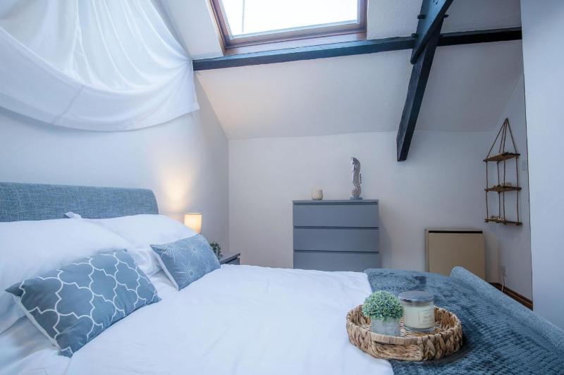 Cosy At The Mews - 2 Bedroom Apartment - Tenby - image 6