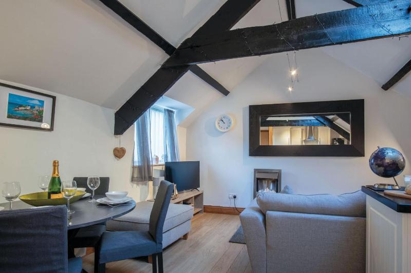 Cosy At The Mews - 2 Bedroom Apartment - Tenby - image 18