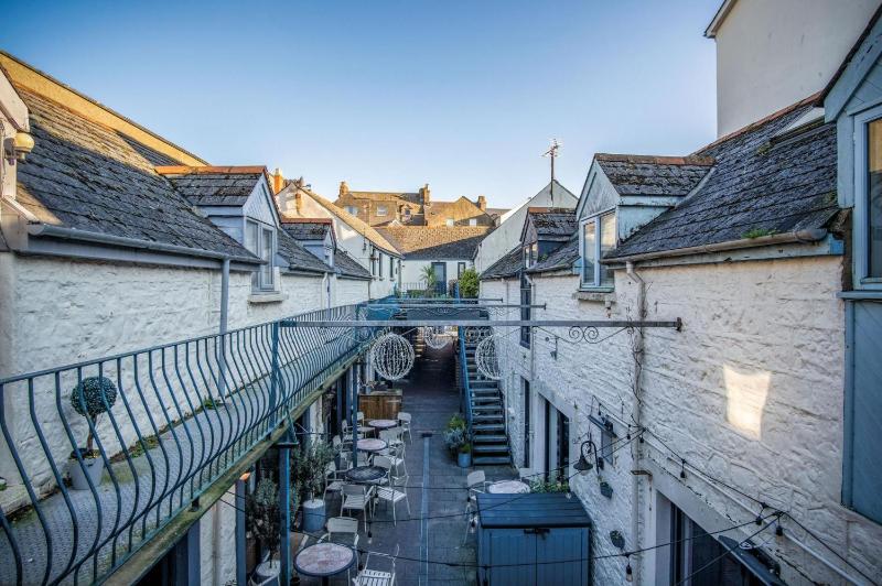 Cosy At The Mews - 2 Bedroom Apartment - Tenby - image 40
