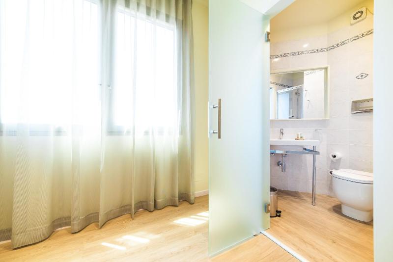 Triple Room image 4