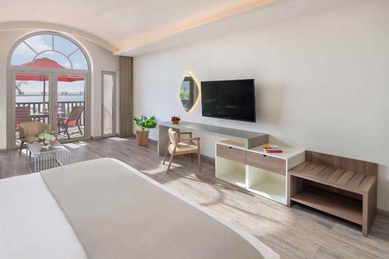 Sea View One Bedroom Suite with Signature Club Lounge Access with Free Shuttle to Shopping Malls image 3