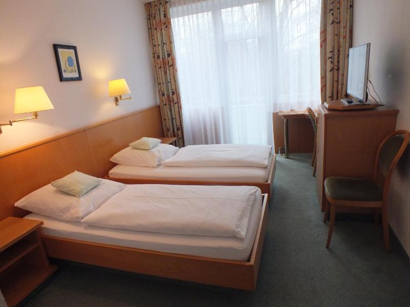 Single Room image 4