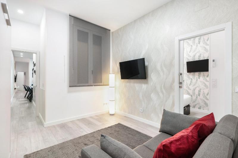 Chueca San Antón Apartment - image 12