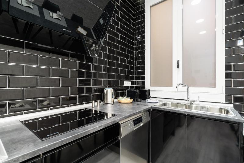 Chueca San Antón Apartment - image 10