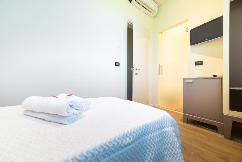 Economy Single Room image 3