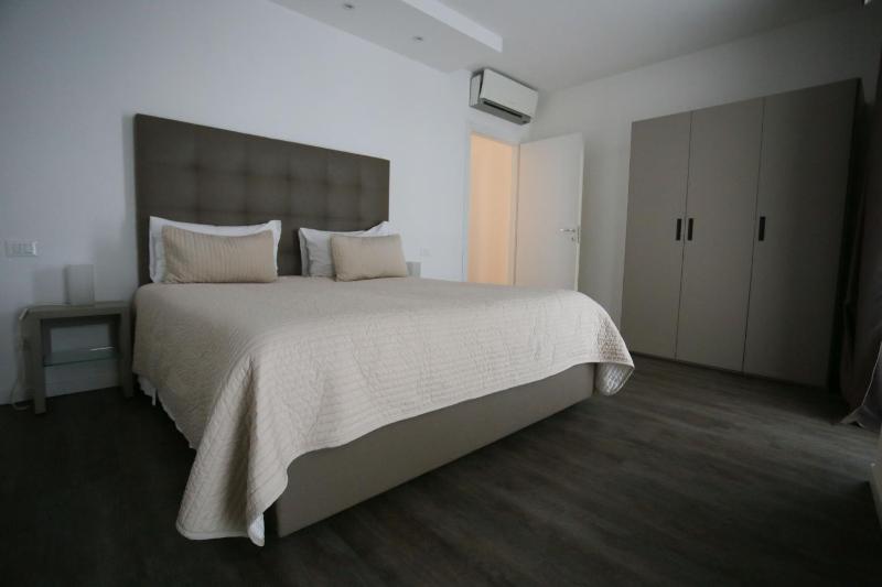 One-Bedroom Apartment image 3