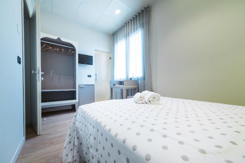 Single Room image 4