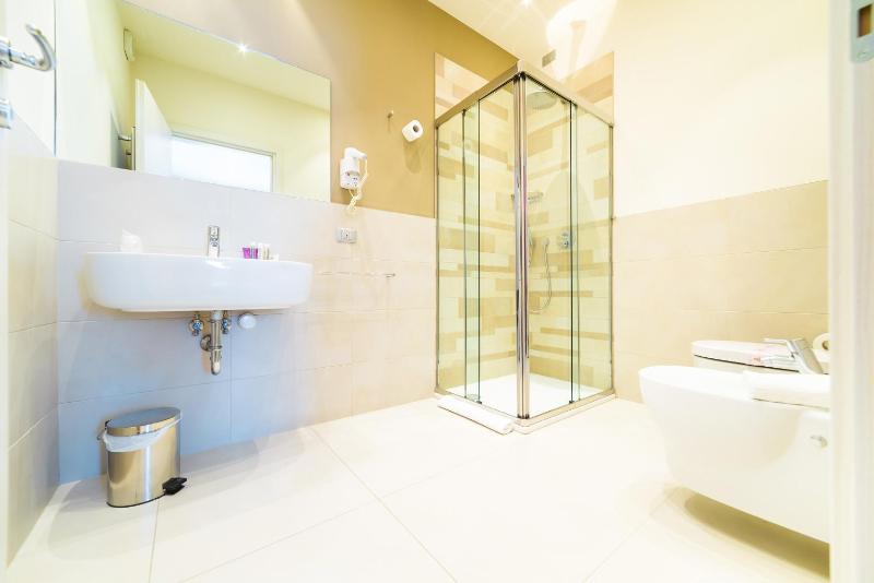Superior Single Room image 4