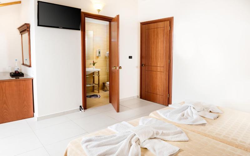 Family Room with Sea View image 4