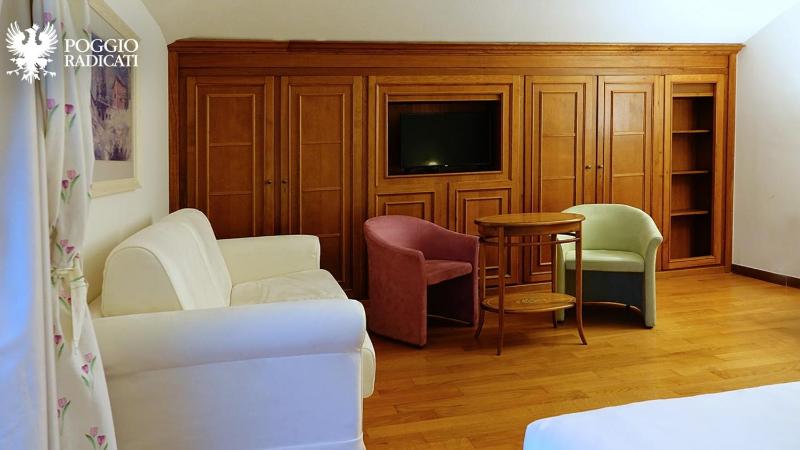 Suite with Hot Tub image 3
