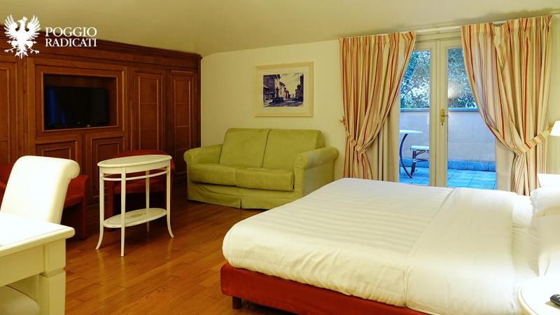 Suite with Hot Tub image 2