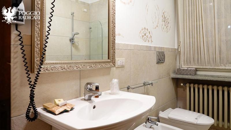 Deluxe Double or Twin Room with Balcony image 4